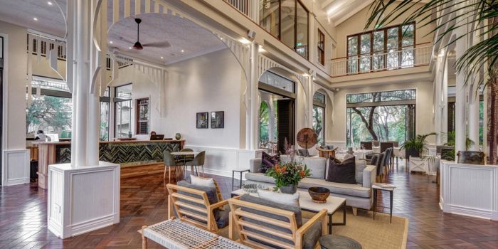 Reception foyer to dining hall