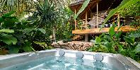 Jacuzzi Bungalow