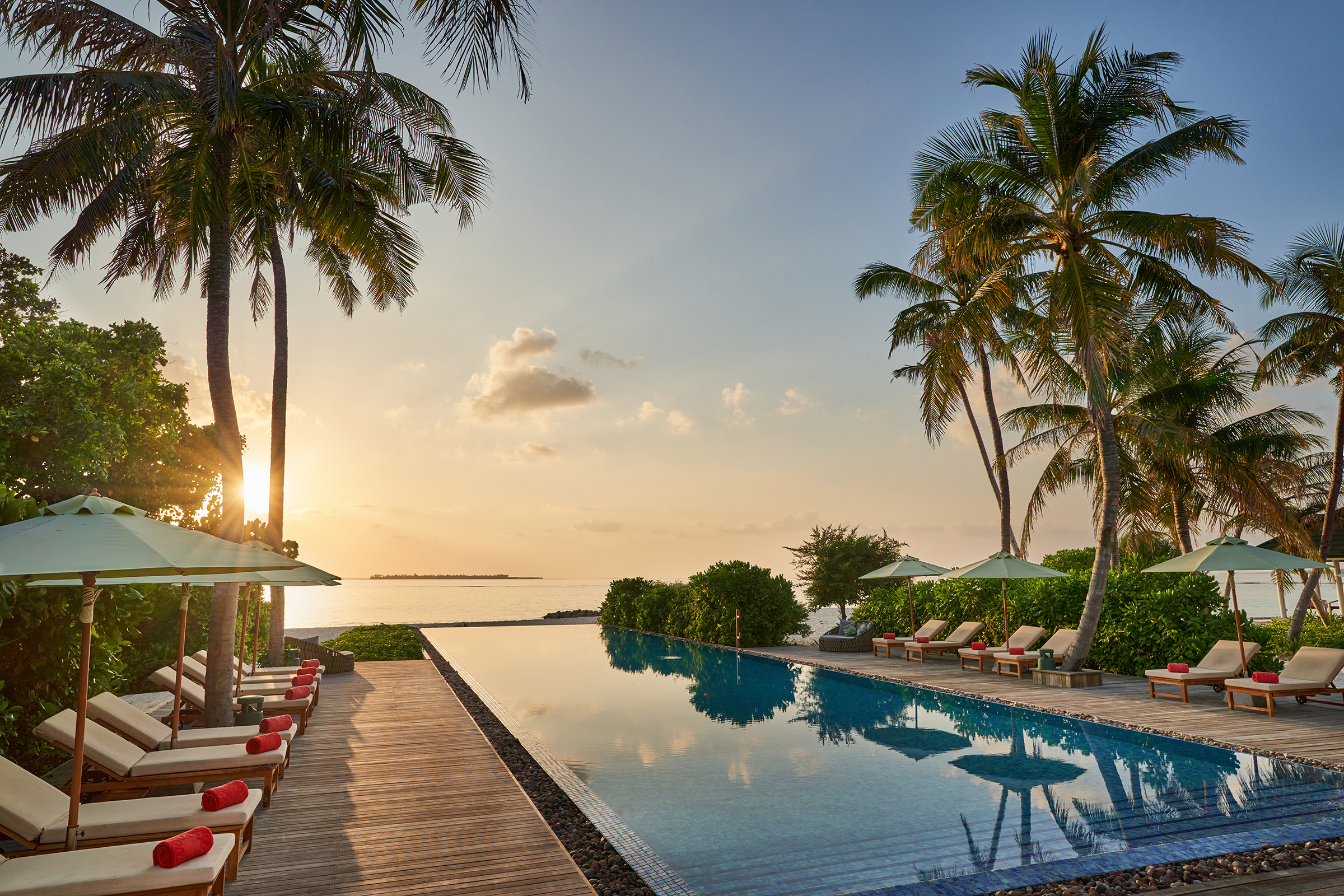 siyam-world-mint-bar-pool-2.jpg