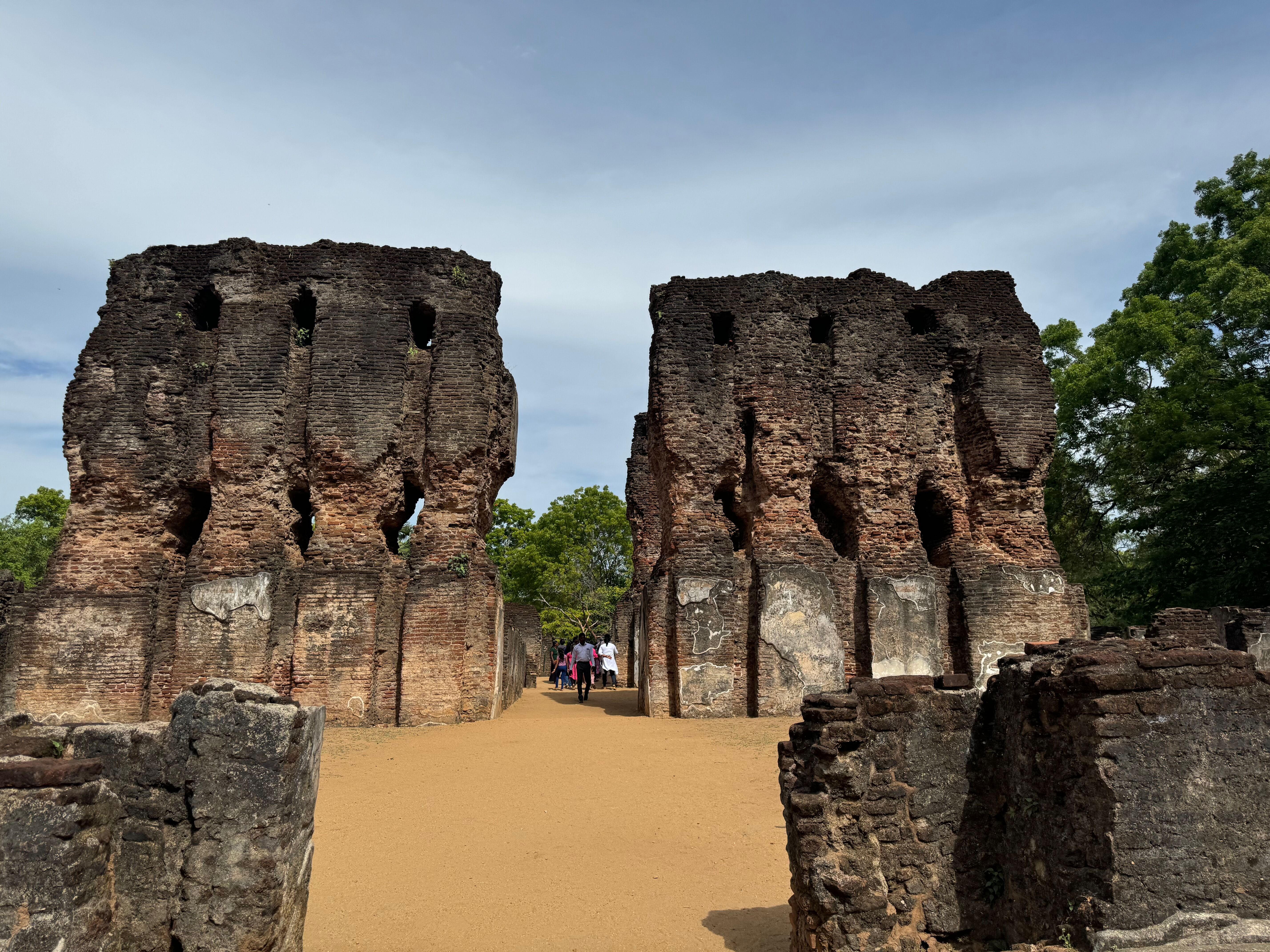 Polonnaruwa_ancient_city.jpeg