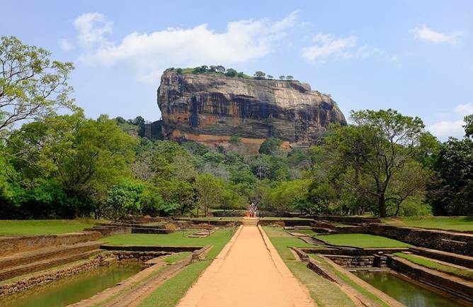 Discover Sri Lanka: Slow, Scenic & Soulful
